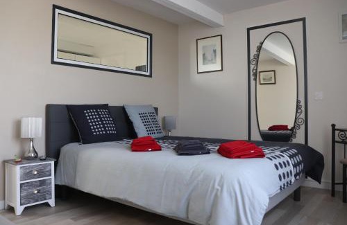 Varaville Apartment | Villa des sables avec 1 studio pour 2 personnes pouvant être complété par une chambre avec sa salle de bain et WC si 4 personnes