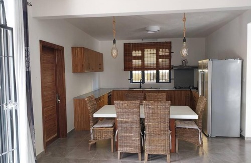New Grove House | Villa Deux Bras