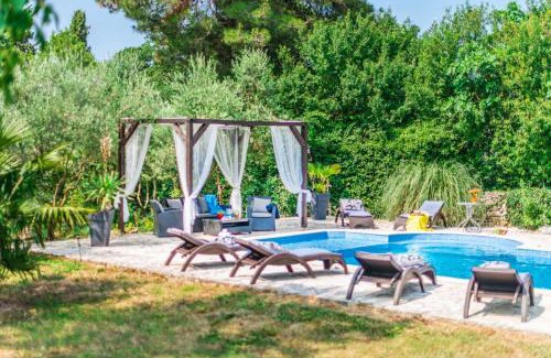 Pinezici Villa | Villa Dina sa bazenom
