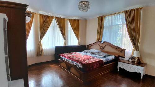 Parongpong Villa | Villa Dinar Mountain View Villa Keluarga Kapasitas 30 Orang di Lembang Dekat Dusun Bambu