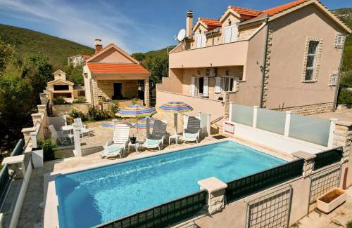 Muc Villa | VILLA DINJA
