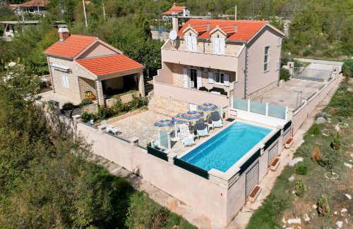 Muc Villa | VILLA DINJA