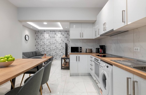 Petaloudes Apartment | Villa Divina