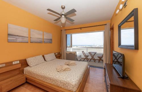 Playa Blanca Villa | Villa Dompi con vistas al mar y a Fuerteventura