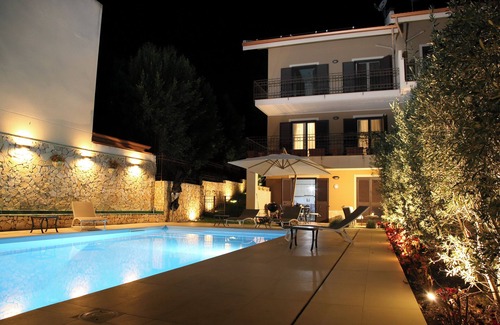 Capo Peloro Villa | Villa 'Domus Aurige' with Sea View, Wi-Fi and Air Conditioning