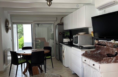Agde Villa | Villa du soleil piscine privée. Wifi. Climatisation. 6 personnes. Barbecue