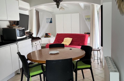 Agde Villa | Villa du soleil piscine privée. Wifi. Climatisation. 6 personnes. Barbecue