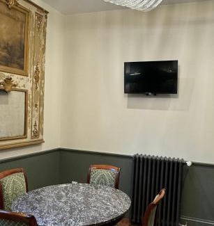Auxerre Apartment | Villa Du Temple-Parking-Climatisation-Ascenseur-Wifi-Netflix-Hypercentre