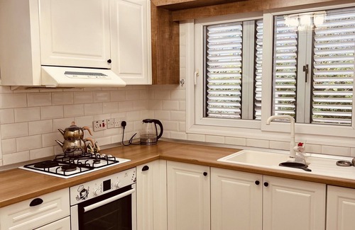 Kyrenia Villa | Villa dublex 3+1,pool,tenis &basketbal,200m to sea &beach,3minute to city center
