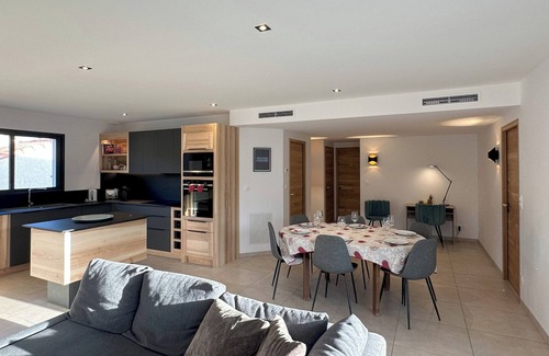 Salavas Villa | Villa Dyane, air-conditioned house with terrace and swimming pool.