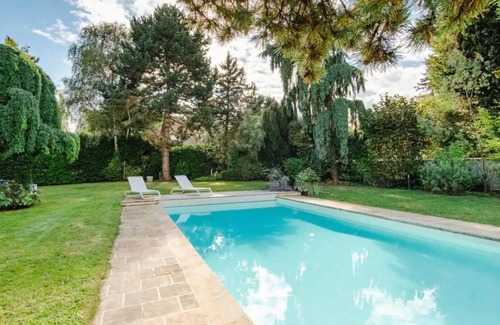 Saint-Nom-la-Breteche Villa | Villa EDEN ROSE - Les Demoiselles at Versailles