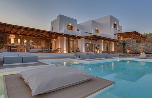 Kalafatis Villa | Villa Eden/Pool/4+1bdrms/5baths/10 guests outdoor dining/parking/garden/BBQ