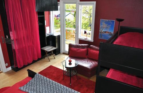Borgholm House | Villa Ekebo Bed & Kitchen