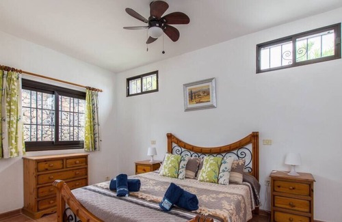 Los Mojones Villa | Villa Eliana with air conditioning and sea views