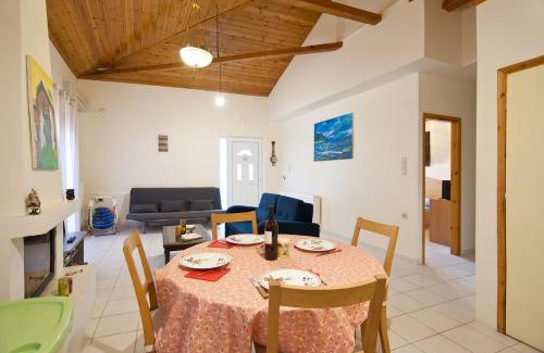 Itea Apartment | Villa Elli 1 Beach front with garden