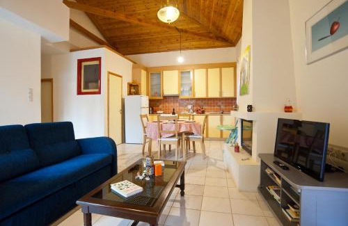 Itea House | Villa Elli 2 Beach-front villa with garden