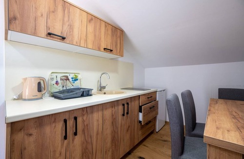 Neum Apartment | Villa Emina sa privatnom Plažom i Parkingom/8 Double Room Apartment with sitting area