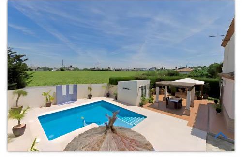 Barrio Nuevo House | Villa Encantadora y Espaciosa Piscina Privada y Terraza Exclusivas para Familias