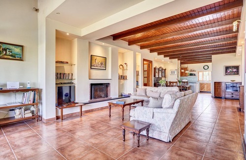 Filerimos House | Villa Eremia, meaning “Serenity" in Greek, is a tranquil holiday retreat