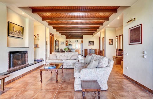 Filerimos House | Villa Eremia, meaning “Serenity" in Greek, is a tranquil holiday retreat