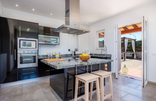 Porto Cristo Novo Villa | Villa 'Casa Pilar' with Private Pool, Private Terrace and Wi-Fi