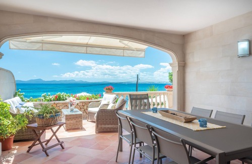Alcanada Ski Chalet | Villa FARO for 8 in front of the sea in Alcanada with swimming pool