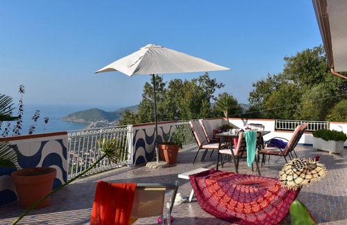Castellabate Historic Centre Apartment | Villa Felice 5 minutes from the historic village center with fantastic sea views