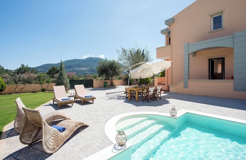 Corfu Villa | Villa Felicia is the ultimate booking option for couples, families and friends