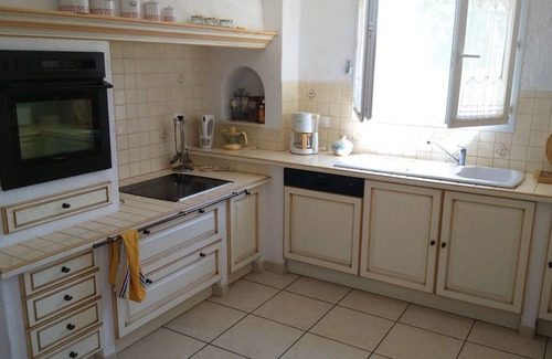 Saint-Nazaire House | Villa, fenced private pool, heart of hills, Provence, large covered barbecue