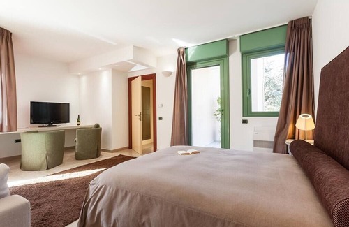 Poggio dei Pini Villa | Villa Ferrara in Poggio dei Pini