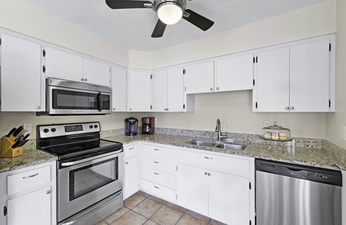 Siesta Key Village House | Villa Fiesta | Pet Friendly Home In Siesta Village, Heated Pool and Hot Tub, Walk to the Beach!