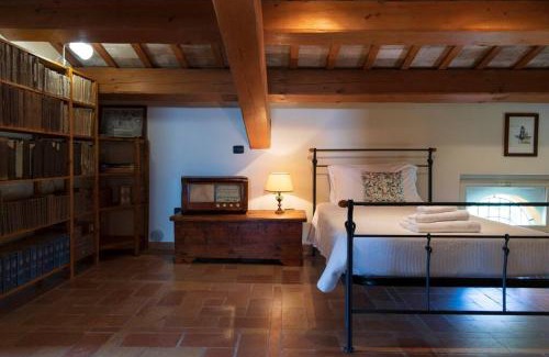 Novilara Villa | Villa Fiore nel Borgo d'Arte Novilara by Yohome