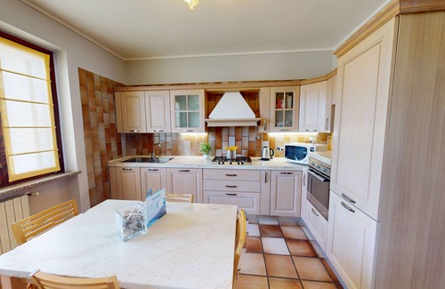 Raffa Villa | Villa Fiorita a Puegnago By Bookinggardalake