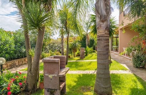 San Teodoro City Centre Apartment | Villa Fiorita
