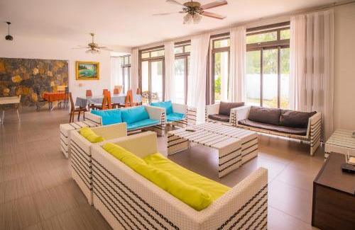 Belle Mare Villa | Villa Fitz: Sunlit Beach Getaway w/Pool + WIFI
