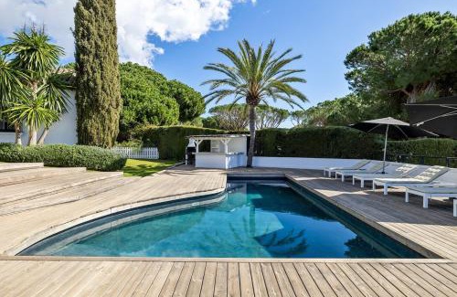 Urbanizacion Hacienda las Chapas Villa | Villa Flamenca