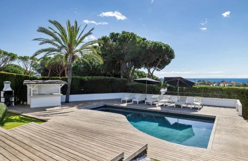 Urbanizacion Hacienda las Chapas Villa | Villa Flamenca