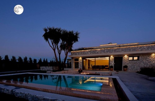Linia Villa | Villa Flamingo - 4 bedrooms - Private Pool - Next to renowned Issos Beach & Lake Korission