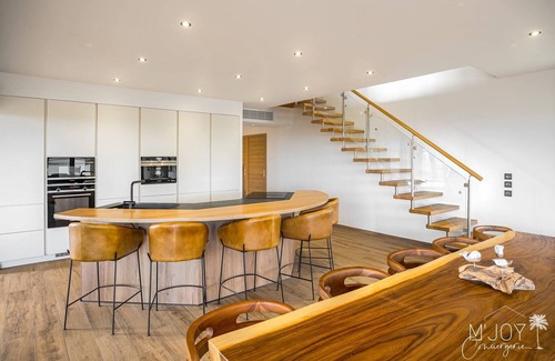 Le Portail House | VILLA FLOJULO