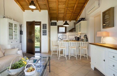 San Teodoro Villa | Villa Flor de Lis: Private swimming pool in Punta Molara, 600 meters from the beach. SARDINIA UN.