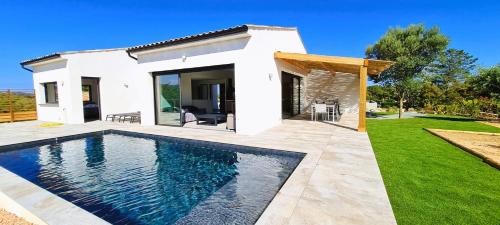 Sainte-Lucie-de-Porto-Vecchio Villa | Villa Florida, 8 pers, vue montagne, 350 m plage à pieds