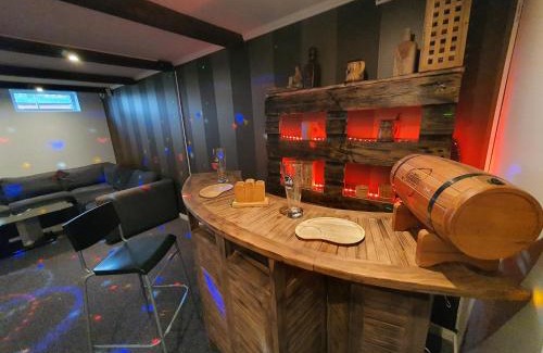 Hultsfred Villa | Villa for 10 persons with massage chair, sauna, billiard table and free electric vehicle station for electric cars