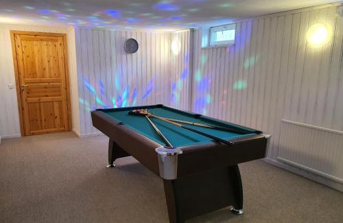 Hultsfred Villa | Villa for 10 persons with massage chair, sauna, billiard table and free electric vehicle station for electric cars