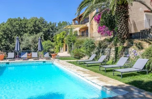 Chateauneuf-Grasse Villa | Villa for 2 to 8 people, heated saltwater pool with sea view
