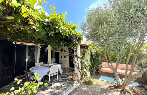 La Londe-les-Maures House | Villa for 4 people with a private pool and panoramic views of the islands and hills in La Londe.