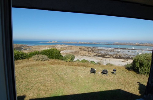 Santec House | Villa for 6 people with a sauna on the beach
