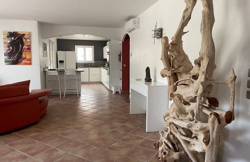 La Crau House | Villa for 9 near the sea with heated pool, sauna,