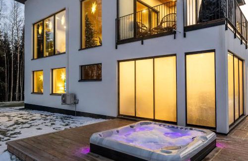 Rovaniemi Villa | Villa Forest -private location, sauna and jacuzzi