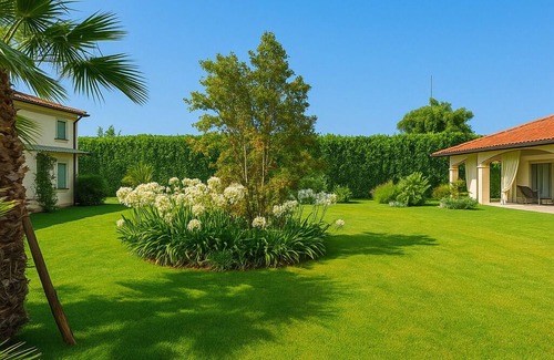 Forte dei Marmi Villa | Villa Forte dei Marmi Pool & Garden