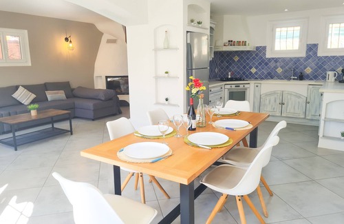 Chateauneuf-Villevieille House | Villa Avec Jardin et Piscine à 30 min de Nice